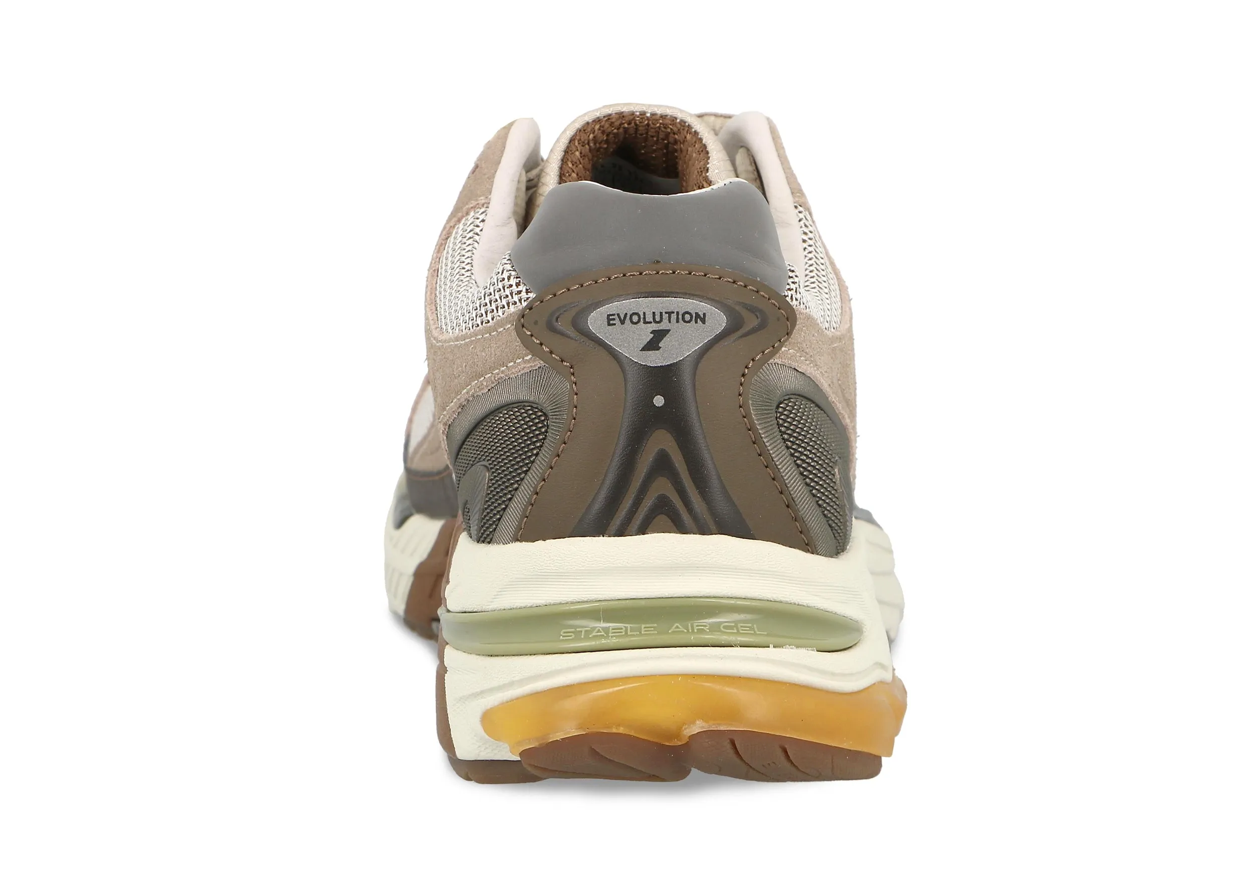 Etonic Evolution sneakers in off white mesh fabric and beige suede leather with white, grey and brown leather inserts.